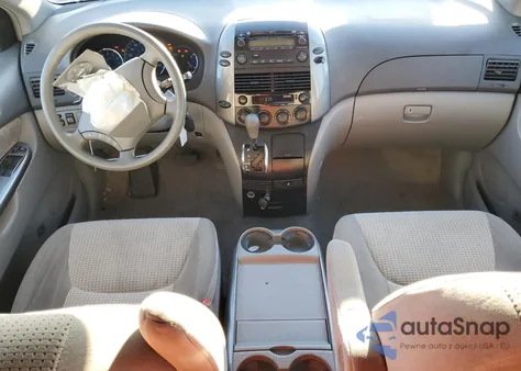 2010 Toyota Sienna Ce z USA, uszkodzony, nr VIN 5TDKK4CC7AS335013